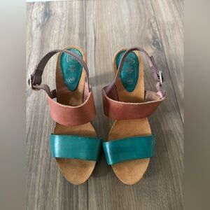 Hee Leather Teal & Tan Strap Sandals Size 9
